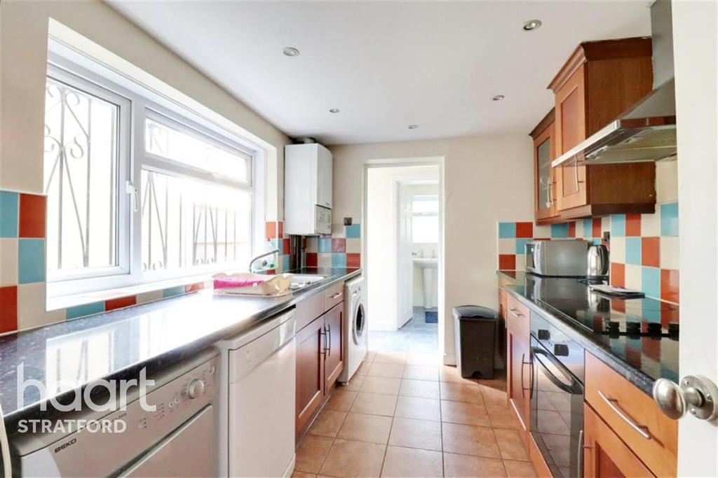 Albert Square, Stratford, E15 3 bed terraced house £1,750 pcm (£404 pw)