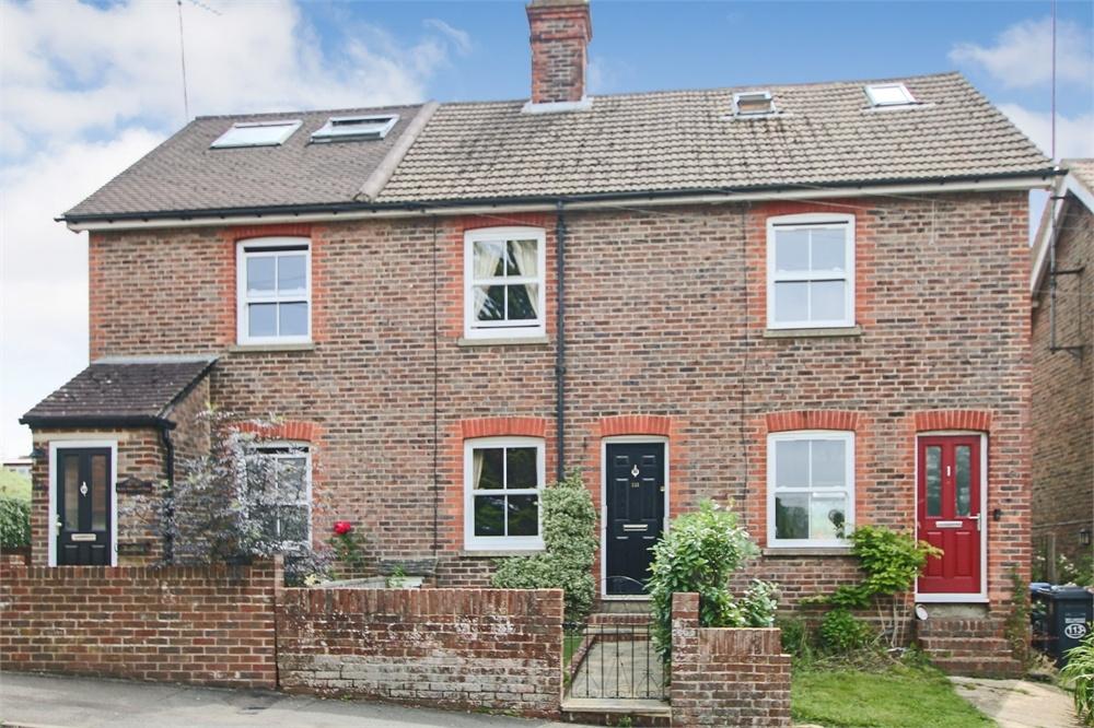 Dunnings Road, East Grinstead, West Sussex 2 bed terraced house £340,000