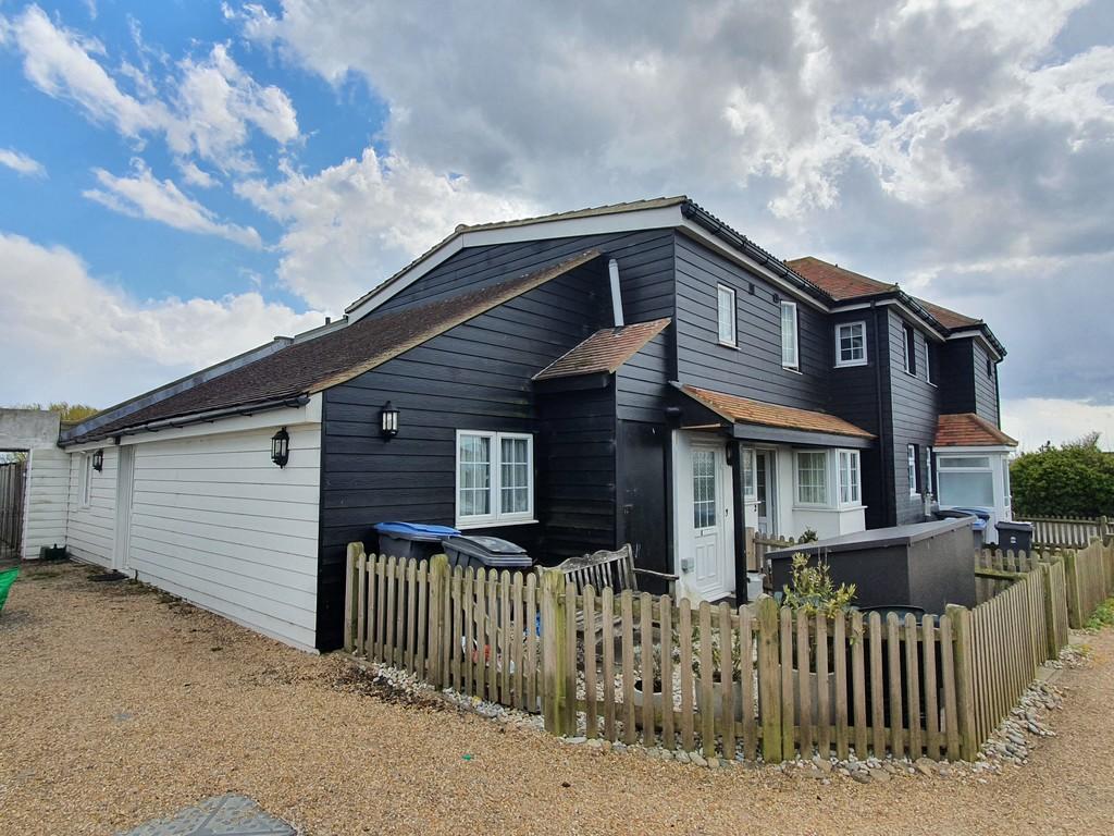 Golf Road, Deal 2 bed apartment £275,000