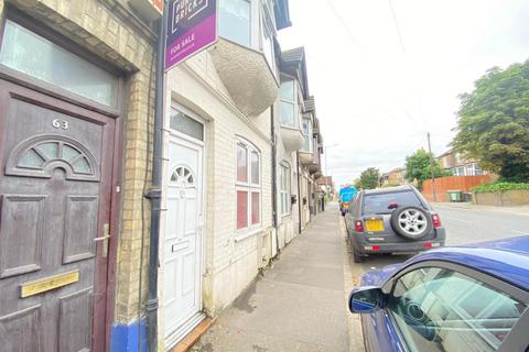 2 bedroom flat to rent, West Wycombe, Hp11