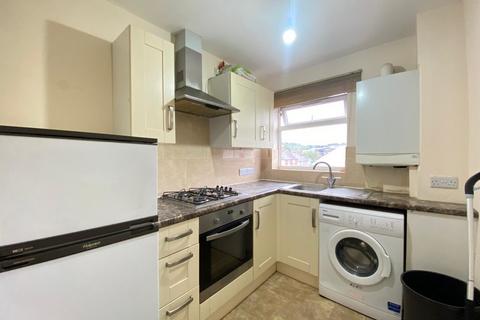 2 bedroom flat to rent, West Wycombe, Hp11