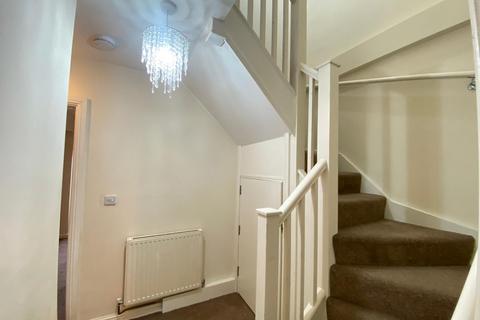 2 bedroom flat to rent, West Wycombe, Hp11