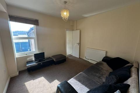 2 bedroom flat to rent, West Wycombe, Hp11