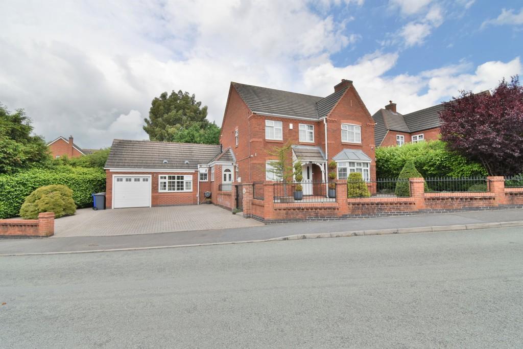 Wetherel Road, BurtononTrent 5 bed detached house £450,000