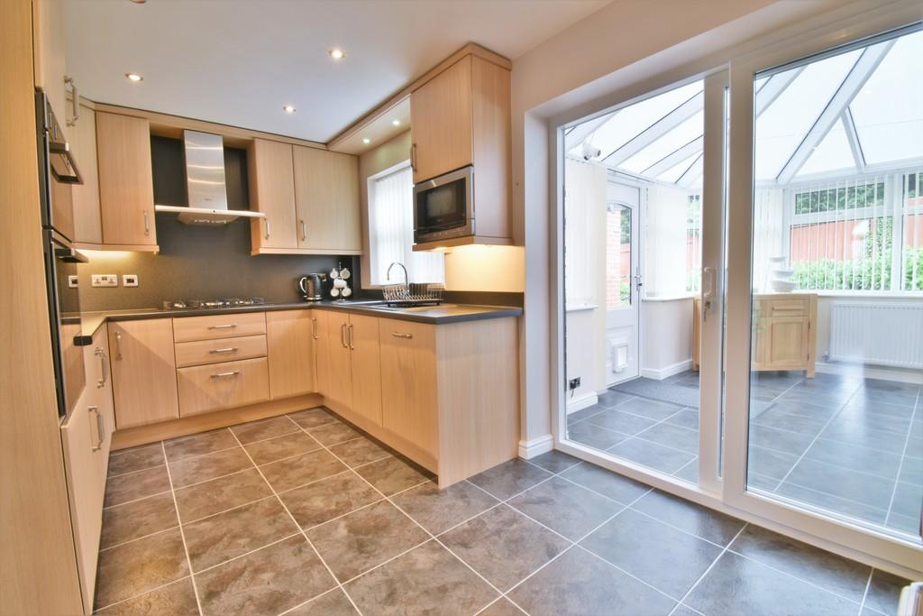 Wetherel Road, BurtononTrent 5 bed detached house £450,000