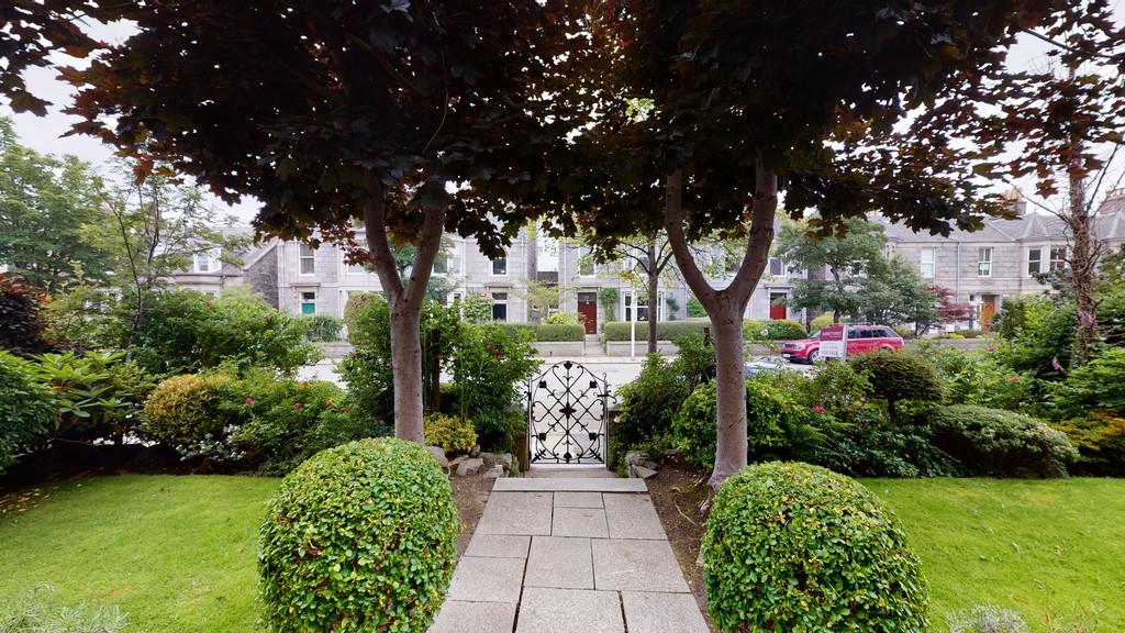 Gladstone Place, Aberdeen 5 bed semidetached house £2,400 pcm (£554 pw)