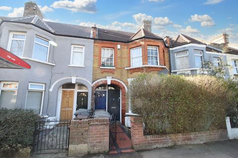 2 bedroom maisonette for sale, Chingford Lane, Woodford Green, IG8