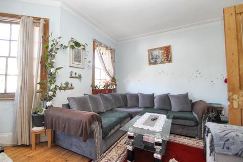 2 bedroom maisonette for sale, Chingford Lane, Woodford Green, IG8