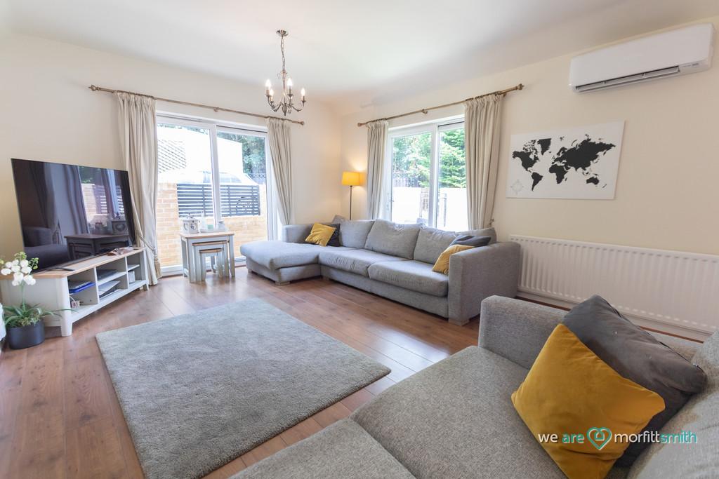 Mill Road, Ecclesfield, S35 9XP Two... 3 bed detached house £285,000
