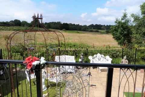 undefined, Lippitts Hill, Loughton
