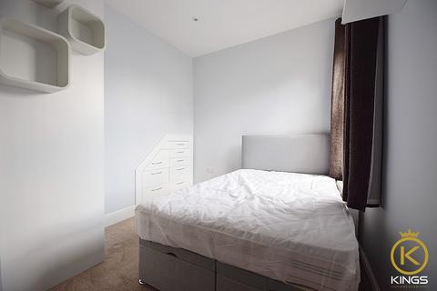 5 bedroom end of terrace house to rent, Markenfield Road, Guildford