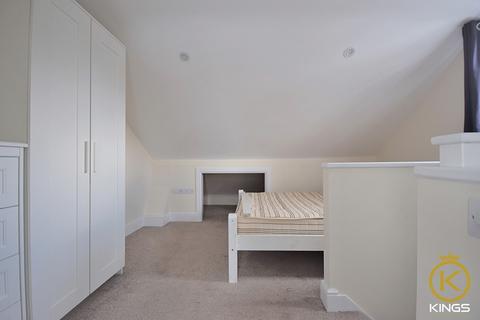 5 bedroom end of terrace house to rent, Markenfield Road, Guildford