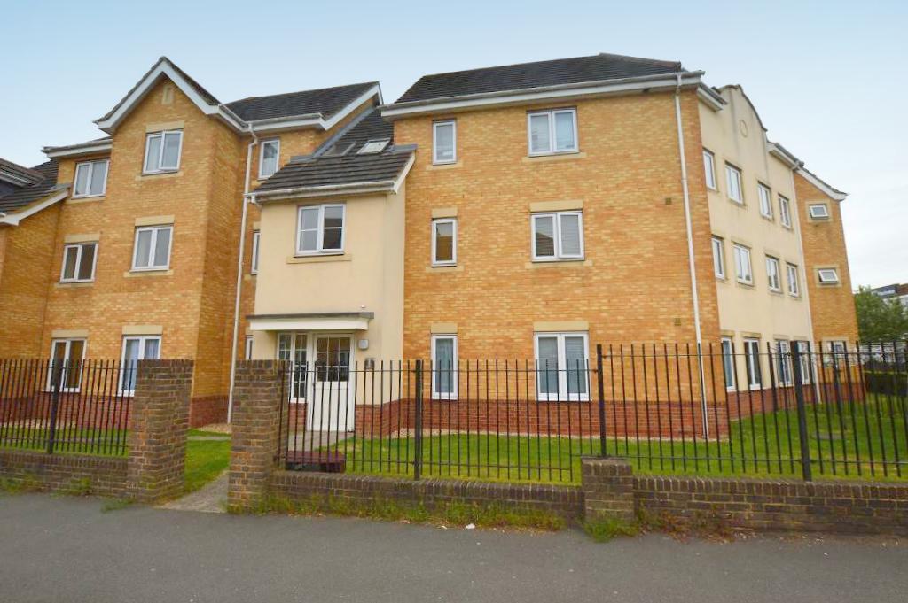 Linden Road, Leagrave, Luton, Bedfordshire, LU4 9GH 2 bed apartment £170,000