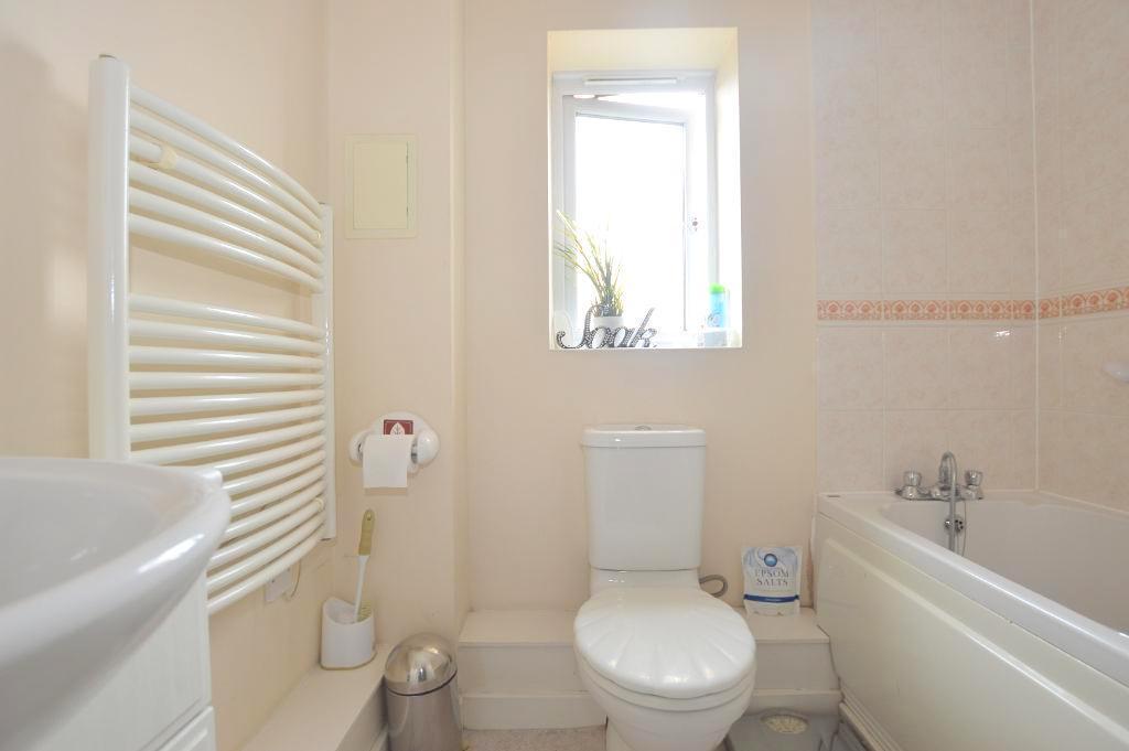 Linden Road, Leagrave, Luton, Bedfordshire, LU4 9GH 2 bed apartment £