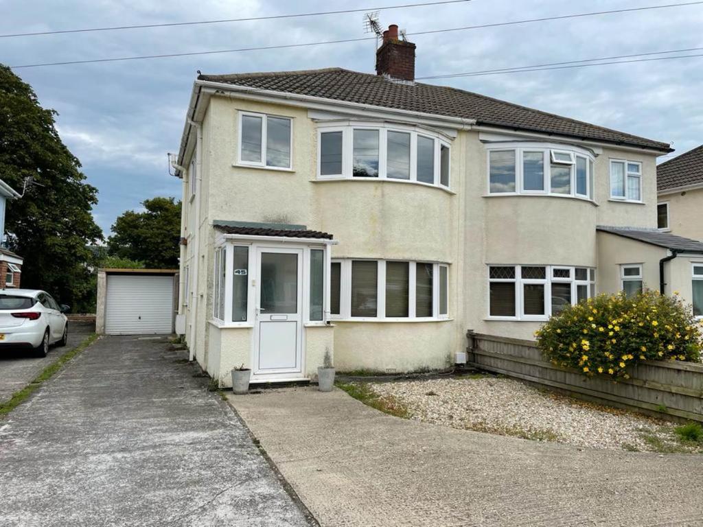 St Austell Road, WestonsuperMare, North Somerset 3 bed house £900 pcm (£208 pw)