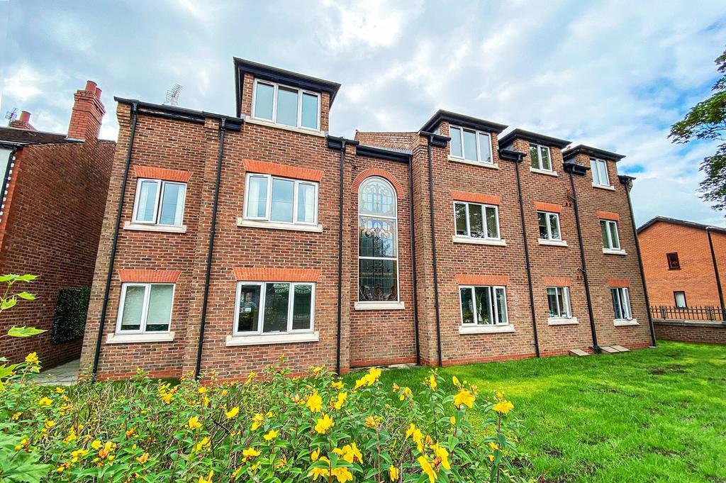 Flixton Road, Urmston, Manchester, M41 2 bed apartment £750 pcm (£173 pw)