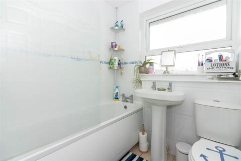 17 Boxgrove, Goring By Sea, Worthing, BN12 6BH
