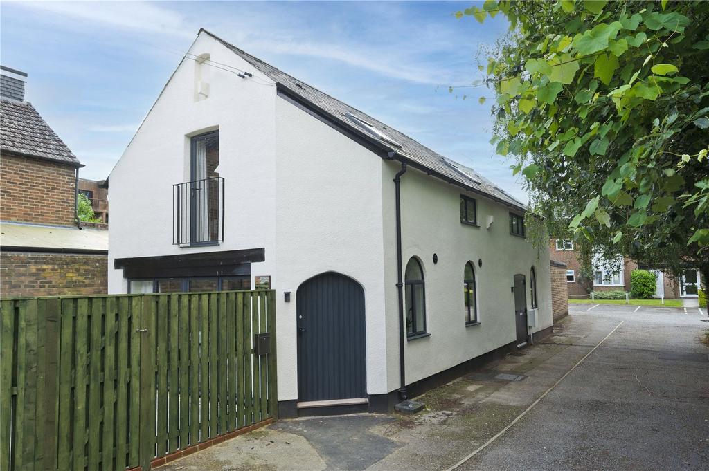 St. Road, Farnham, Surrey, GU9 2 bed semidetached house £