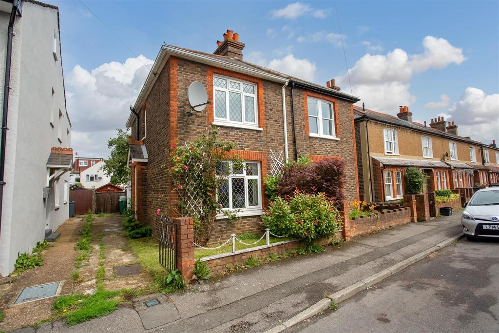 Ferndale Road, Banstead 2 bed semidetached house £459,950