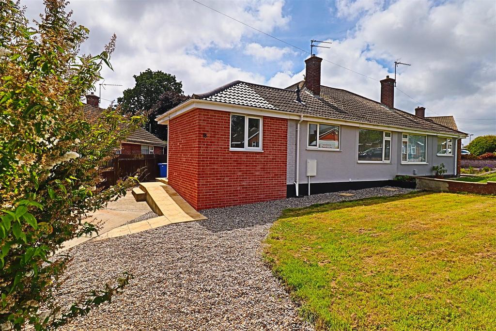 June Avenue, Lowestoft 3 bed semidetached bungalow £220,000
