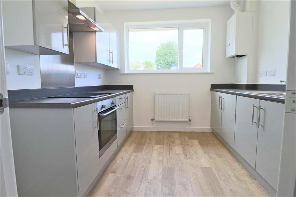 June Avenue, Lowestoft 3 bed semidetached bungalow £220,000