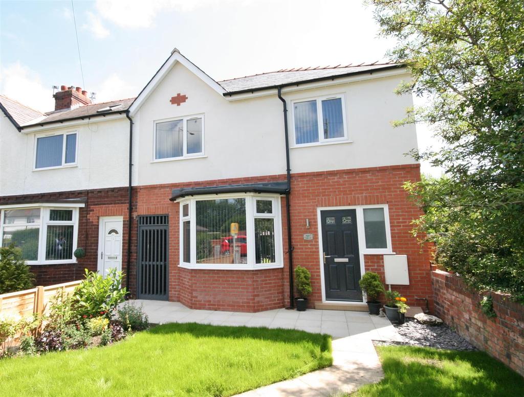 Preston Road, Lytham 3 bed end of terrace house £210,000