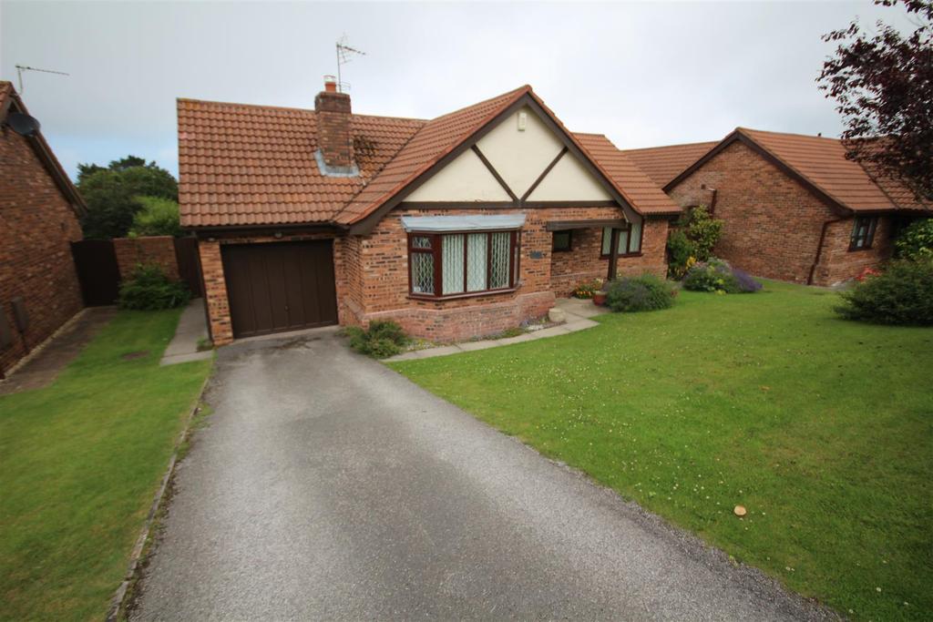 Rhodfa'r Grug, Colwyn Bay 3 bed detached bungalow £325,000