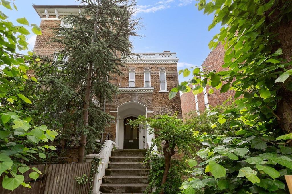 Priory Road, South Hampstead NW6 1 bed apartment £390,000