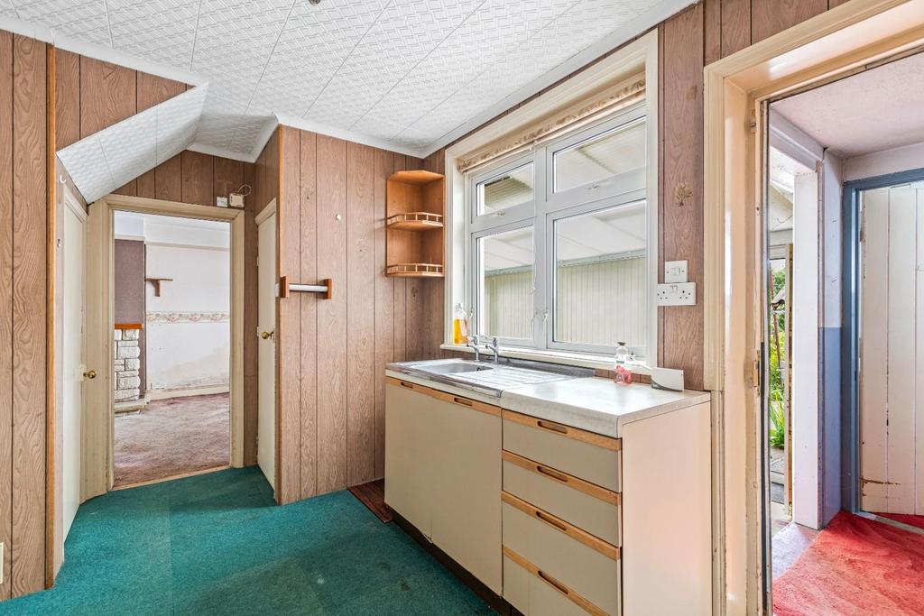 Kitchen (2).jpg