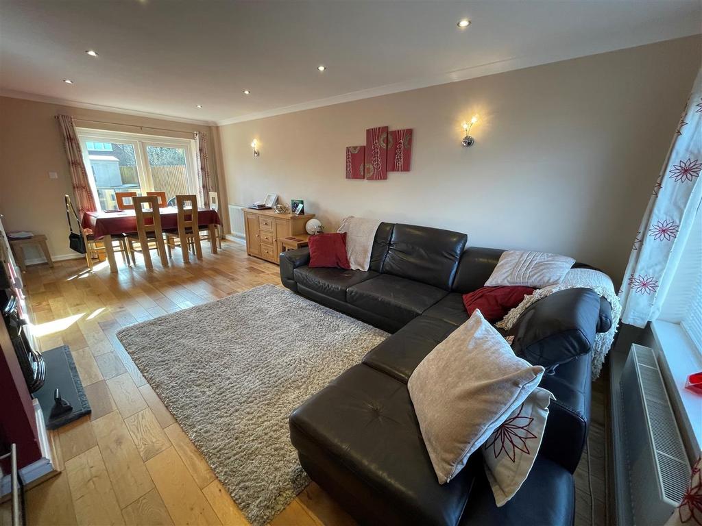 Trostre Road, Llanelli 3 bed semidetached house £160,000
