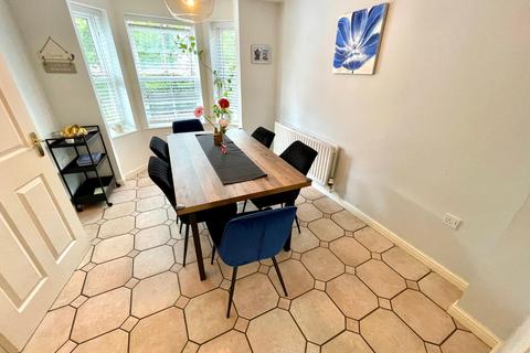 8 The Square, Northampton, NN4 5AR