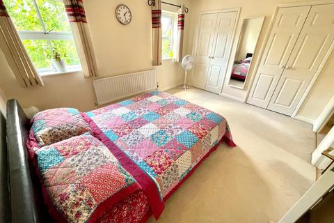 8 The Square, Northampton, NN4 5AR