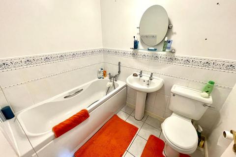 8 The Square, Northampton, NN4 5AR