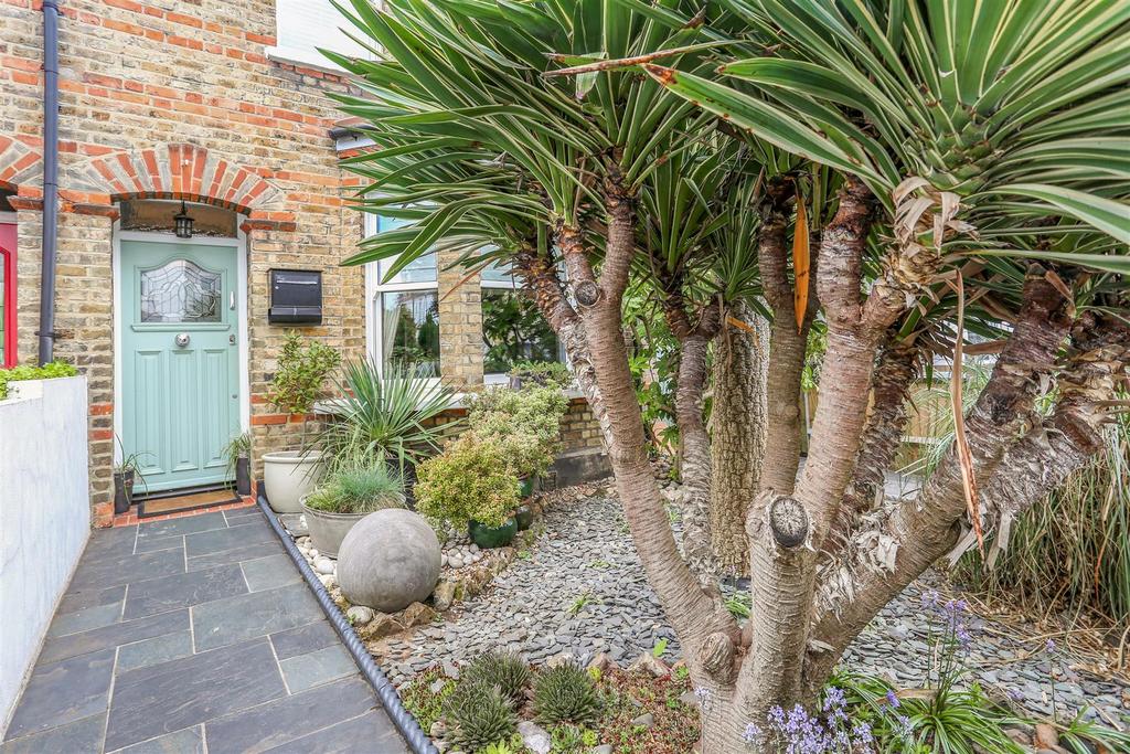 18 St Michaels Road, Wallington 4 bed semidetached house £675,000