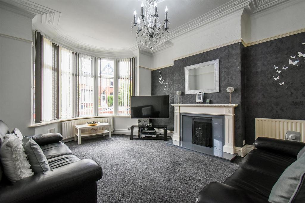 Mavis Road, Blackburn 6 bed semidetached house £290,000