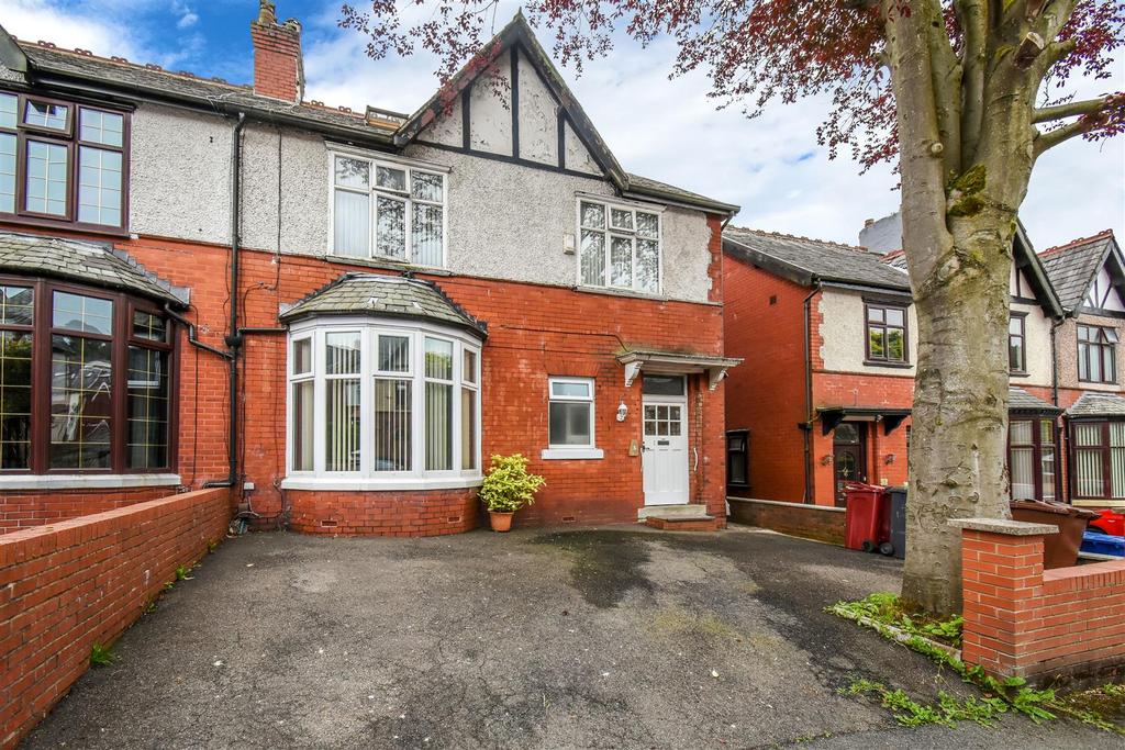 Mavis Road, Blackburn 6 bed semidetached house £290,000