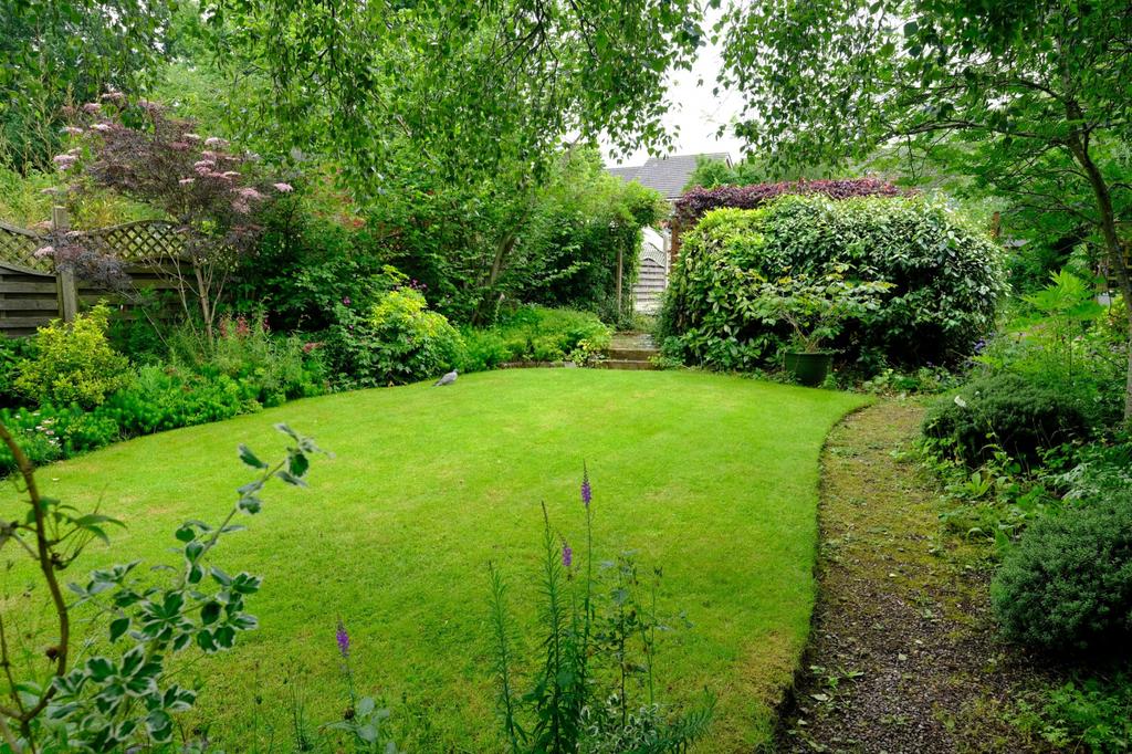 Petersfield Road, Hall Green, Birmingham B28 0AT 3 bed semidetached