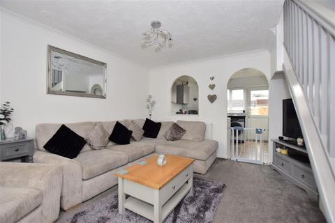 17 Yeates Drive, Kemsley, Sittingbourne, ME10 2UH