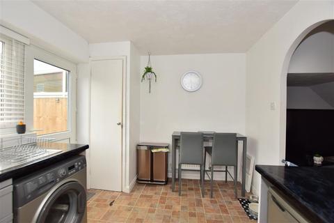 17 Yeates Drive, Kemsley, Sittingbourne, ME10 2UH