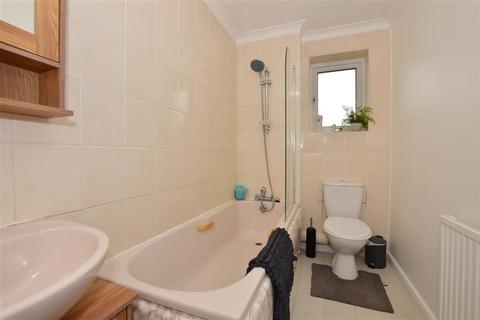 17 Yeates Drive, Kemsley, Sittingbourne, ME10 2UH