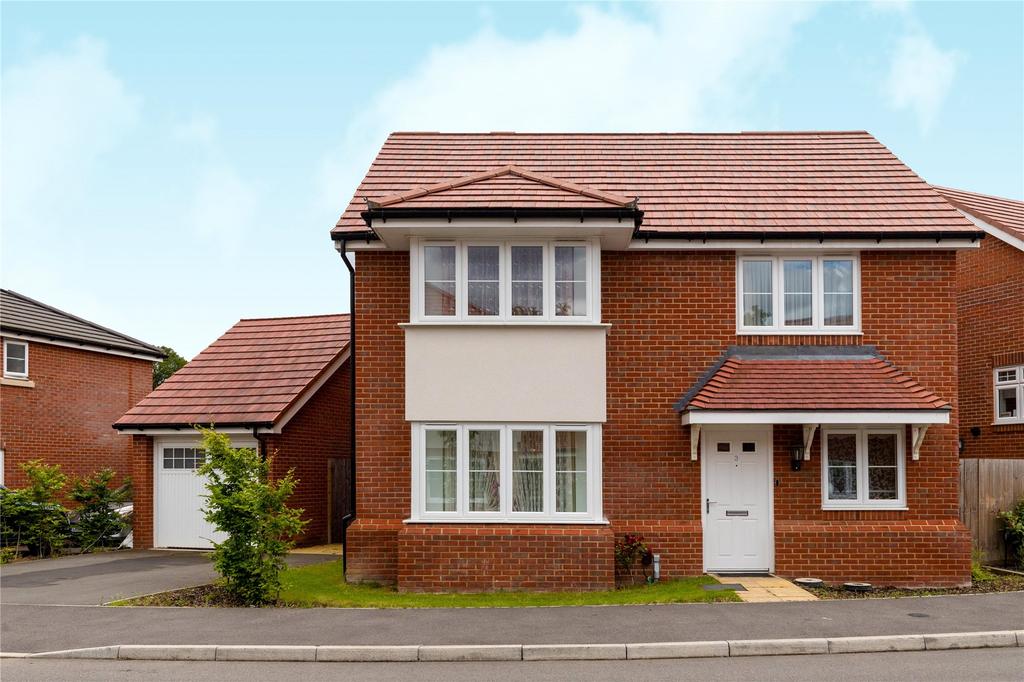 Nicholson Drive, Wokingham, Berkshire, RG41 4 bed detached house £675,000