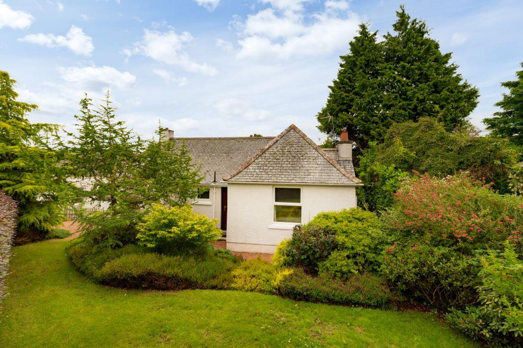19 Lovedale Crescent, EH14 7DP 3 bed detached bungalow £385,000