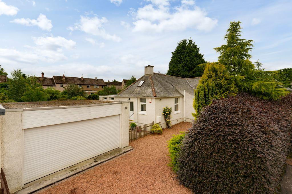 19 Lovedale Crescent, EH14 7DP 3 bed detached bungalow £385,000
