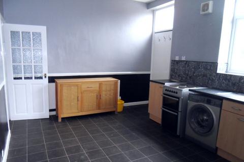 2 bedroom terraced house to rent, Blakeridge Lane, Batley, West Yorkshire, WF17