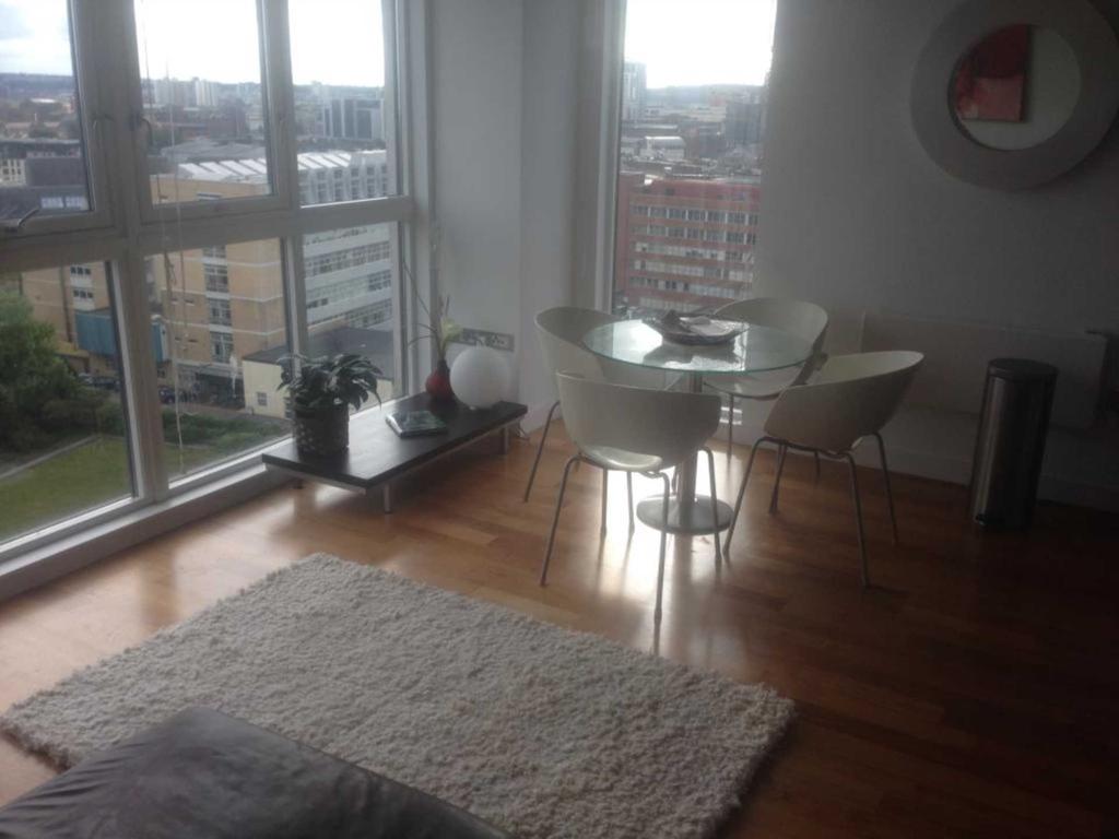Admiral House, Newport Road, Cardiff 2 bed apartment £1,100 pcm (£254 pw)