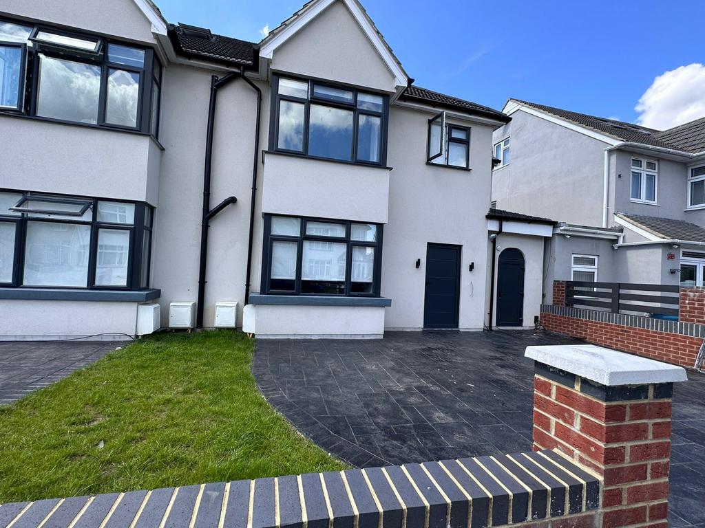Apartment in WEMBLEY - View 2