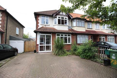 73 Caldbeck Avenue, Worcester Park, KT4 8BH