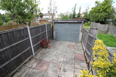 73 Caldbeck Avenue, Worcester Park, KT4 8BH