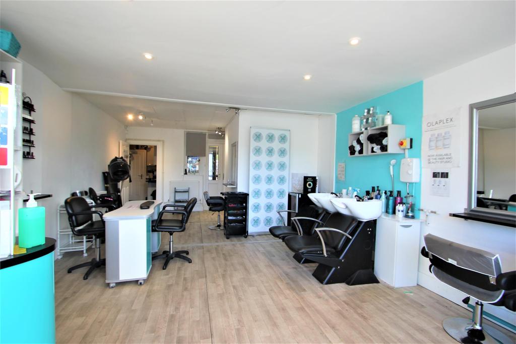 Collier Row Road, Collier Row, Essex, RM5 2BA Property £1,250 pcm (£