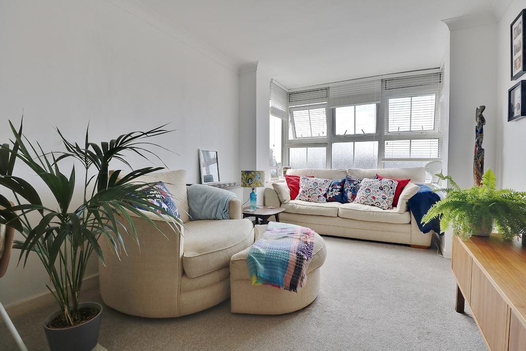 Ashby Place, Southsea 2 bed apartment £180,000